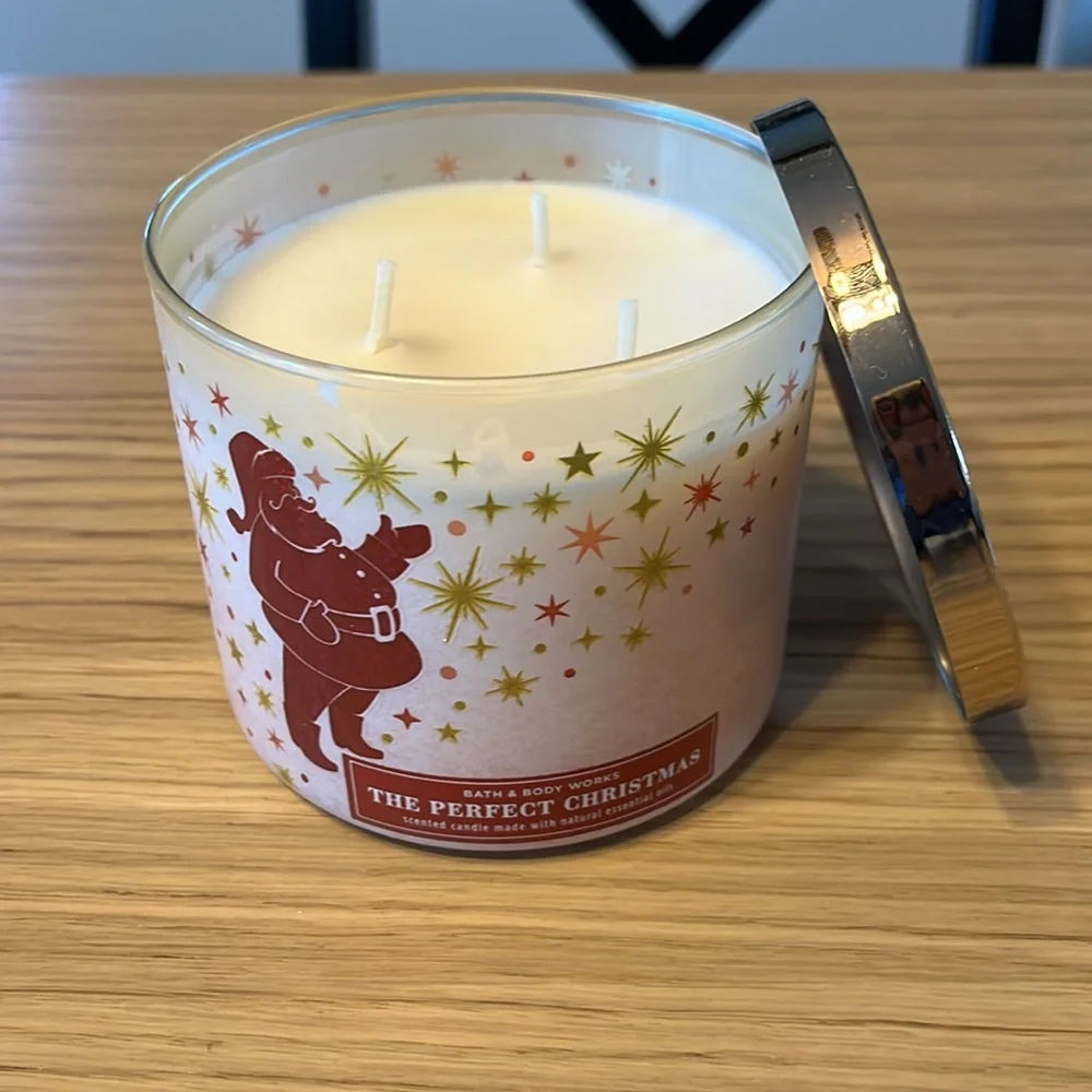 Bath & Body Works 3 Wick Candle. The Perfect Christmas.